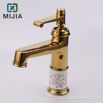 Bergaya Eropa dengan Faucet Basin Faucet Panas dan Dingin